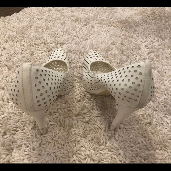 BCBGeneration Pumps White size 7 - Picture 2 of 3